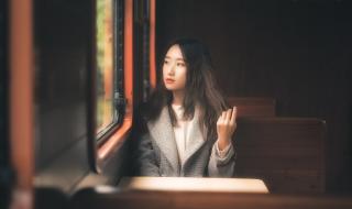 我的眼睛望着窗外 我的眼睛望着窗外